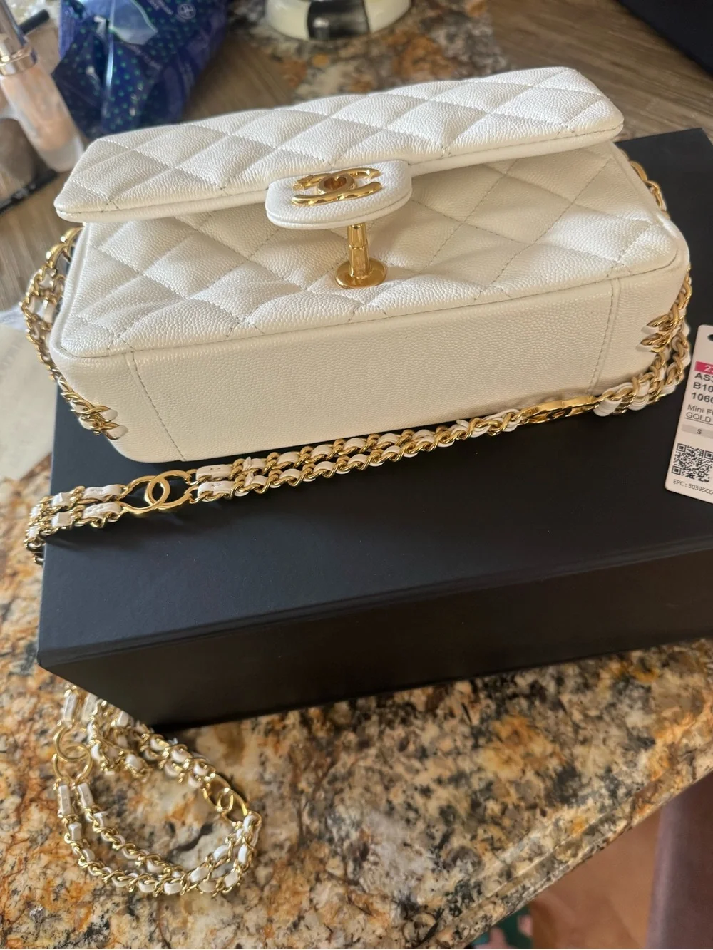 CHANEL Quilted Shoulder Bag in whire with Gold Hardware